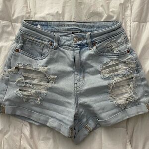 American Eagle: Distressed Light Wash Denim Shorts Mid-Rise ~ Size: xs/s (0)